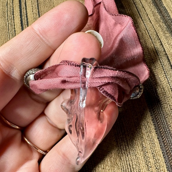 Handcrafted Artisan created leaf pendant. - Picture 13 of 16